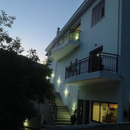 Ta Spitakia Tis Theodosias Apartamento Kalopanagiotis Exterior foto