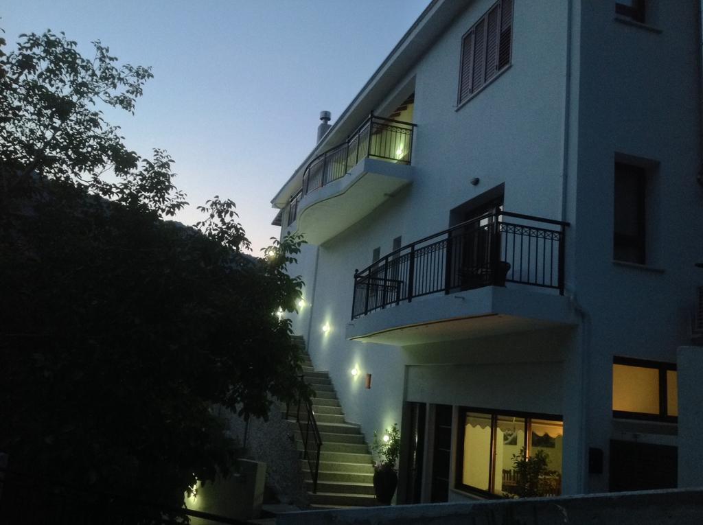 Ta Spitakia Tis Theodosias Apartamento Kalopanagiotis Exterior foto
